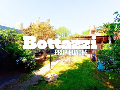 Casa en Planta baja. Garage, patio y parque. ACEPTA PERMUTA