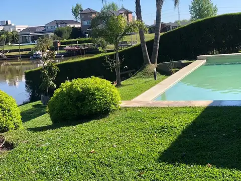 Casa 6 ambientes con 4 baños