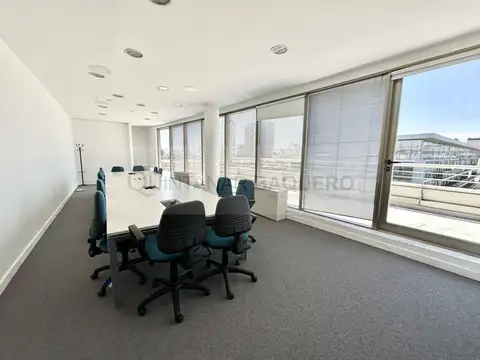 Oficina en Alquiler con 3 cocheras