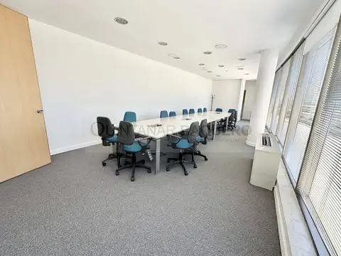 Oficina en Alquiler 24 años