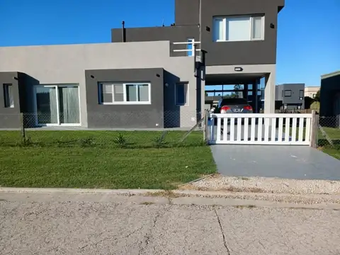 VENTA CASA EN BARRIO PRIVADO TIERRAS DEL MAR!