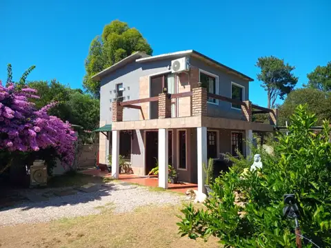 Casa en venta c/ cochera en Jaureguiberry