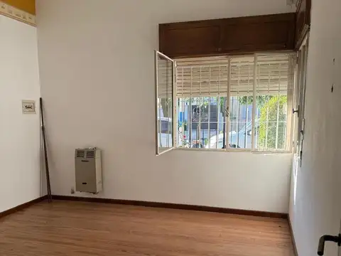 Casa en Alquiler con 2 cocheras