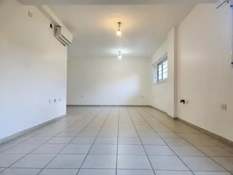 ¡Amplísimo monoambiente, apto uso oficina o vivienda!