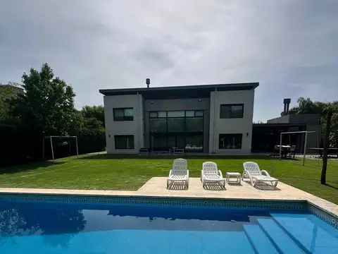 Casa 5 ambientes con 3 baños