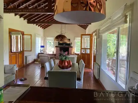 Casa en Venta con 3 cocheras