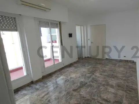 Tacuarí 200, Piso 8