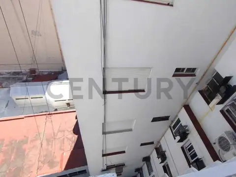 Tacuarí 200, Piso 8