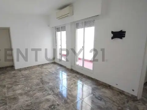 Alquiler – Monoambiente con balcón en pleno Monserrat