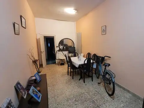 Casa 7 ambientes con 2 baños