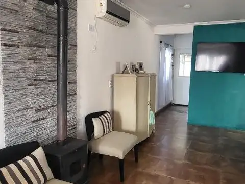 Casa 4 ambientes con 2 baños