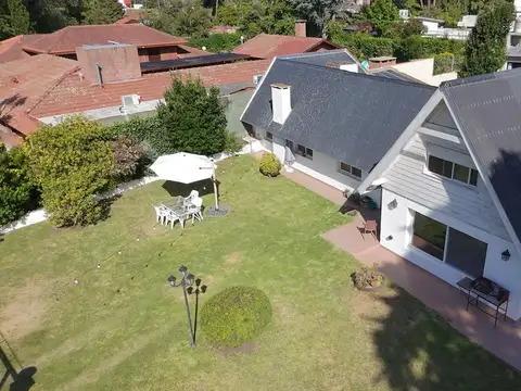 CASA DE 5 AMBIENTES  EN VENTA BARRIO NORTE  VILLA GESELL
