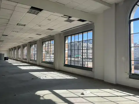 Oficina en Venta con 22 cocheras