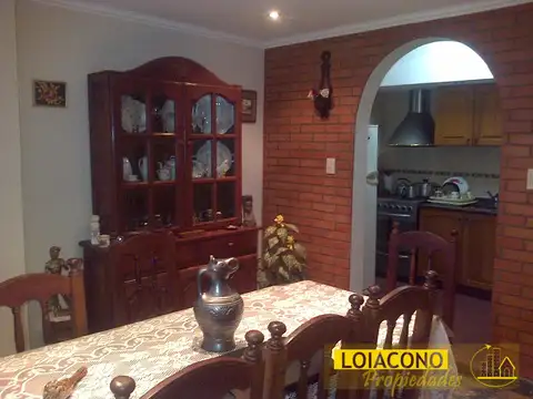 Casa 5 amb con garaje, jardín de invierno y fondo libre - LOIACONO PROPIEDADES