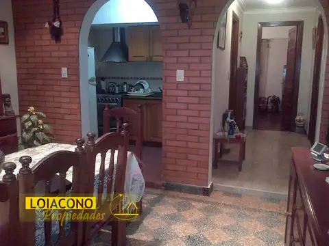 Casa en Venta con 3 cocheras