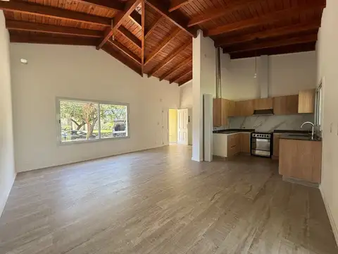 Casa 4 ambientes con 2 baños