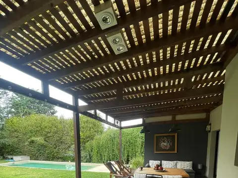 Casa en Alquiler Temporal con 1 cochera