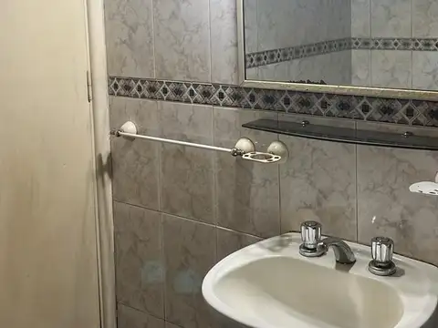 Chalet de 4 amb., Muy buena Ubicacion, Permutaria