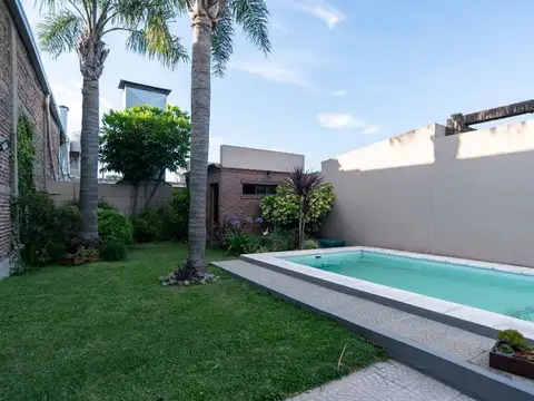 Casa 3 dormitorios en venta c/ pileta+cochera