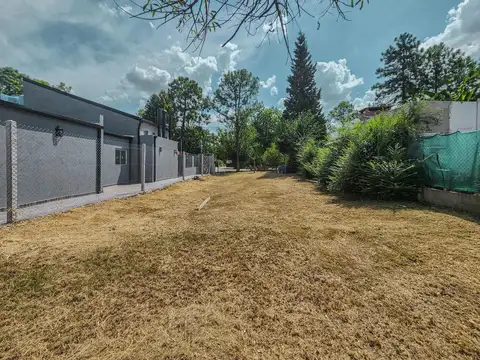 Terreno en Barrio Tango Fisherton completamente consolidado