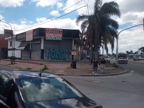 Local Comercial / Industrial en esquina con frente s/ avenida 347 m² Edificados - San Justo