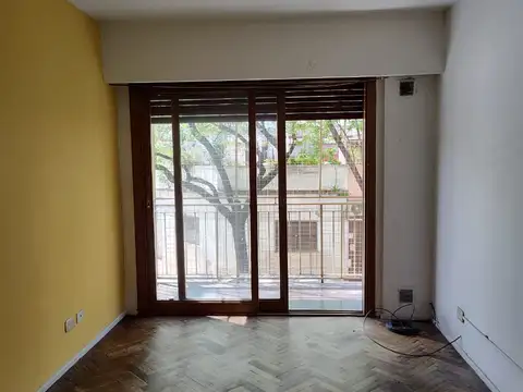 Departamento en alquiler en Floresta AL FRENTE CON BALCON