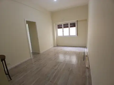 Venta 3 ambientes - Reciclado-  Montes de Oca 1400