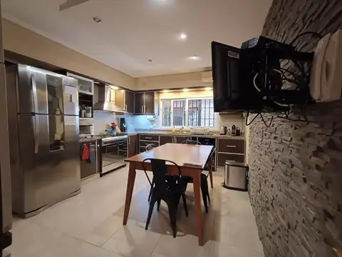 Casa 5 ambientes con 3 baños