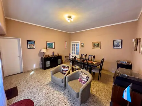 Casa 5 ambientes con 2 baños