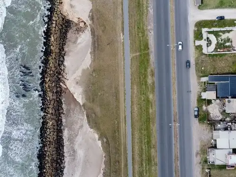 Casa 5 ambientes + cochera f. camet frente al mar