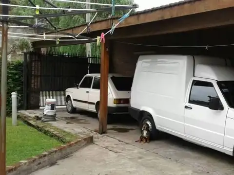 Casa en Venta con 2 cocheras