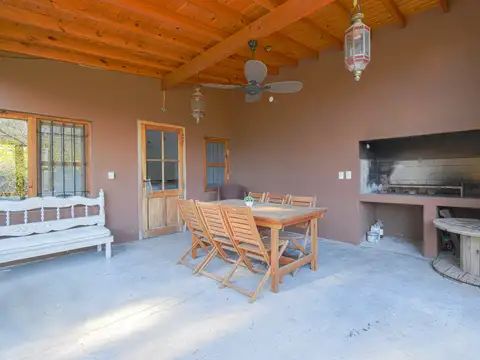 Casa 5 ambientes con 3 baños