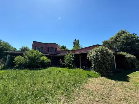 Quinta con casa de invitados y varias dependencias RETASADA!