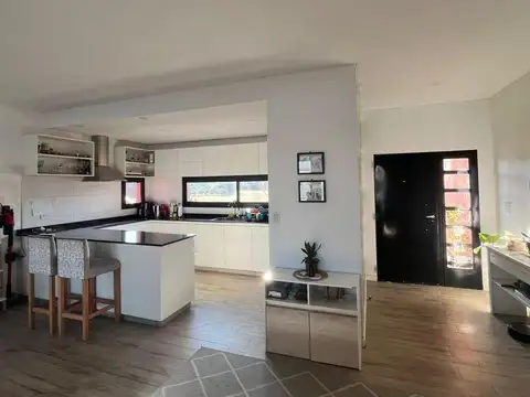 Casa en Venta con 4 cocheras
