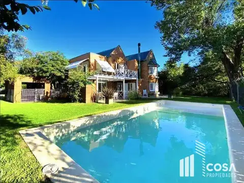 Casa en Venta con 3 cocheras