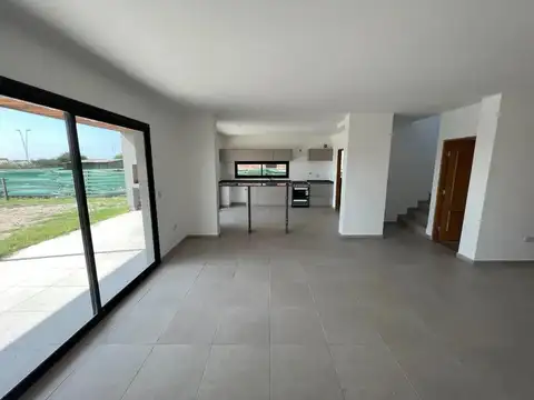 Casa 4 ambientes con 4 baños