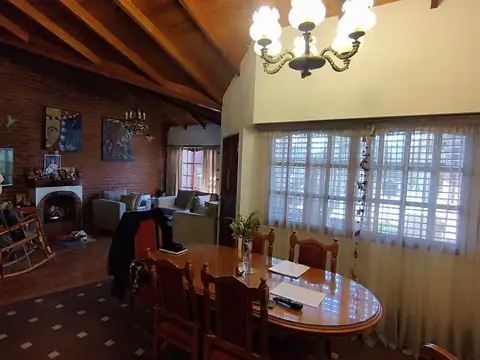 VENTA CASA 4 AMBIENTES PILETA COCHERA PASO DEL REY