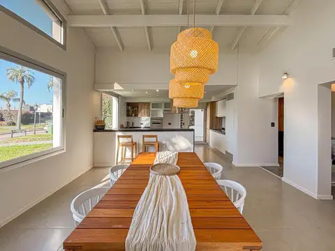 Casa 3 dormitorios. parque,pileta Miraflores Funes Hills