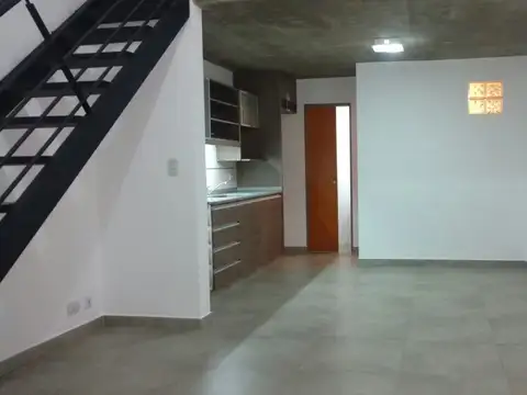 Depto Tipo Casa en Alquiler en Barrio Malvinas, $ 850.000