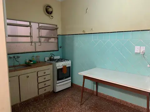 Casa 6 ambientes con 2 baños