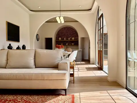 Casa 4 ambientes con 2 baños