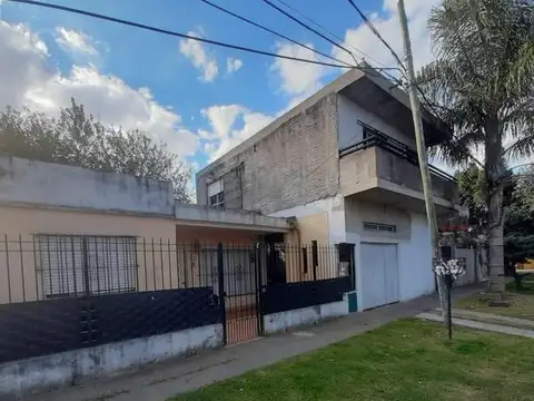 Casa  en Venta ubicado en Castelar, Morón, G.B.A. Zona Oeste - AMA0102_LP545171_8