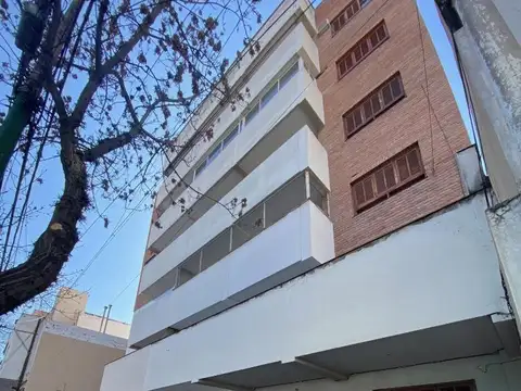 Exc. Depto 2 dor vta cochera Santiago del Estero al 1100