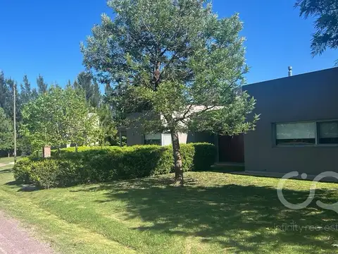 Casa en Venta con 4 cocheras