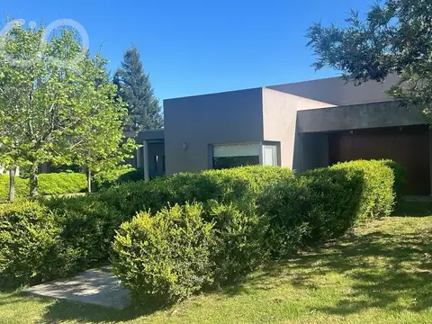 CASA EN VENTA - EM BARRIO FINCAS DE SAN VICENTE