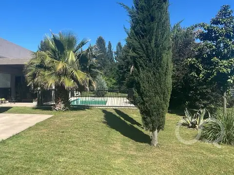 Casa 8 ambientes con 4 baños