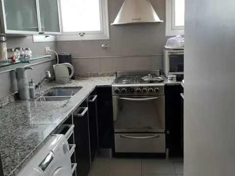 MAGNIFICO TRES AMBIENTES EN QUILMES CENTRO. EDIFICIO CON PISCINA Y PARRILLA. SEGURIDAD.