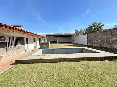Casa en Venta con 8 cocheras
