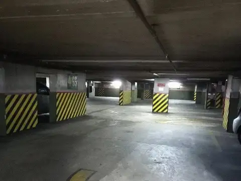 COCHERA FIJA GRANDE ENTRE UN AUTO Y UNA MOTO SEPARADOS