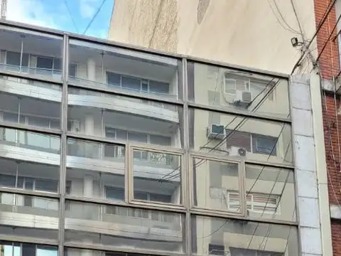 COCHERA FIJA GRANDE ENTRE UN AUTO Y UNA MOTO SEPARADOS